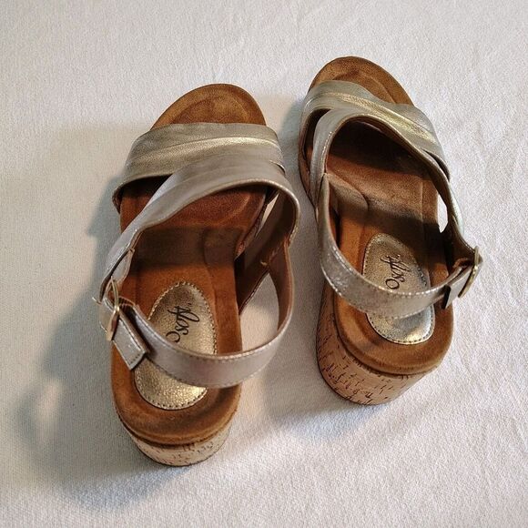 Euro Soft Sofft Sandals Womens 9.5 Kahley Wedge Cork Slingback Gold Faux Leather - Picture 11 of 11